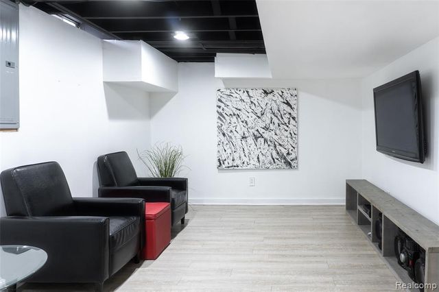 25342 Wykeshire Road, Farmington, MI 48336