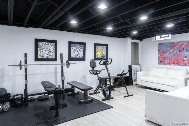 25342 Wykeshire Road, Farmington, MI 48336