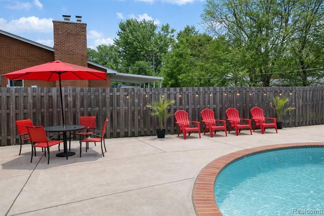 25342 Wykeshire Road, Farmington, MI 48336