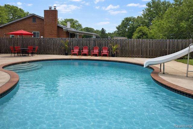 25342 Wykeshire Road, Farmington, MI 48336