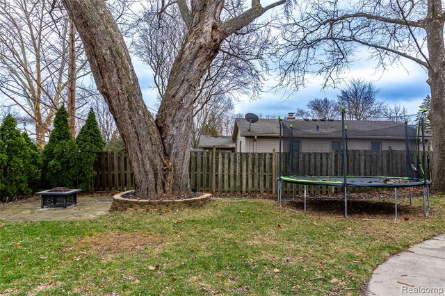 25342 Wykeshire Road, Farmington, MI 48336