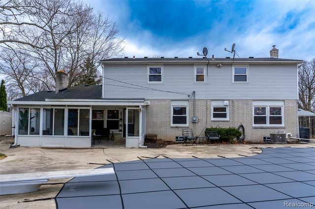 25342 Wykeshire Road, Farmington, MI 48336