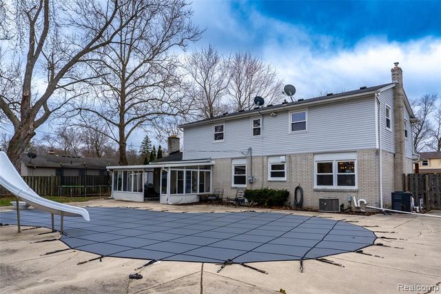 25342 Wykeshire Road, Farmington, MI 48336