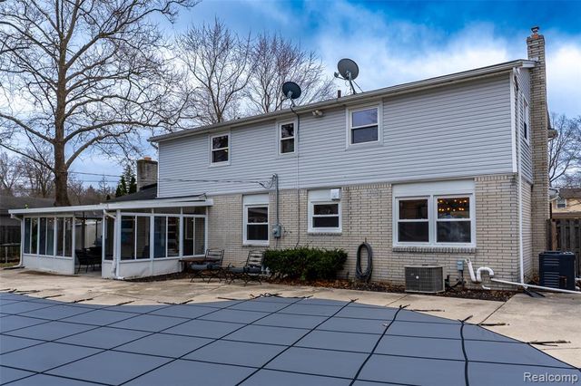 25342 Wykeshire Road, Farmington, MI 48336