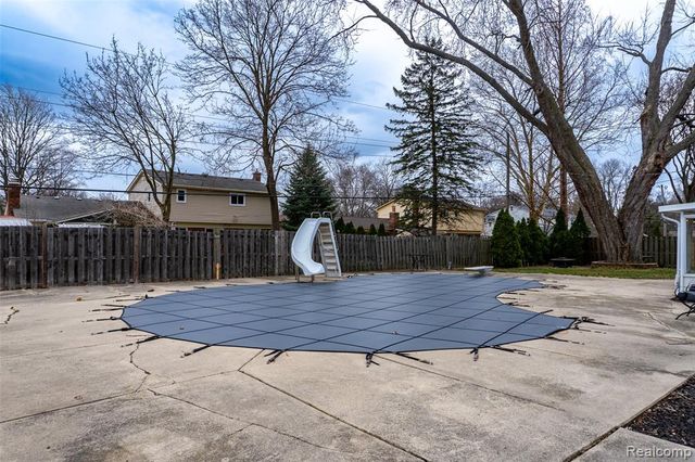 25342 Wykeshire Road, Farmington, MI 48336