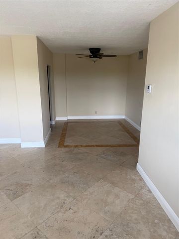 2555 NE 11th St 502, Fort Lauderdale, FL 33304