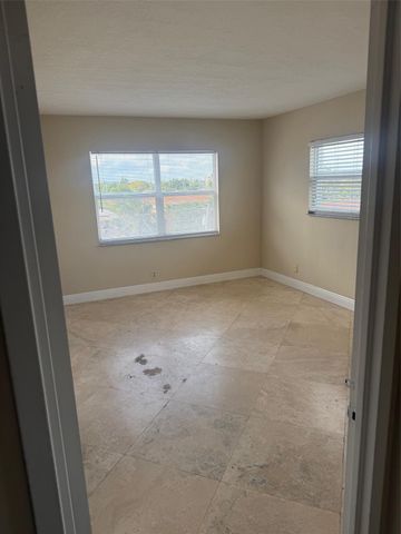 2555 NE 11th St 502, Fort Lauderdale, FL 33304