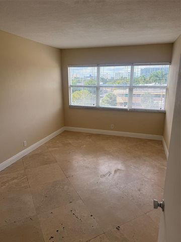 2555 NE 11th St 502, Fort Lauderdale, FL 33304
