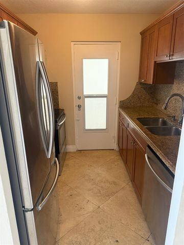 2555 NE 11th St 502, Fort Lauderdale, FL 33304