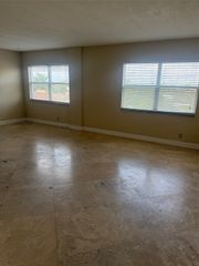 2555 NE 11th St 502, Fort Lauderdale, FL 33304