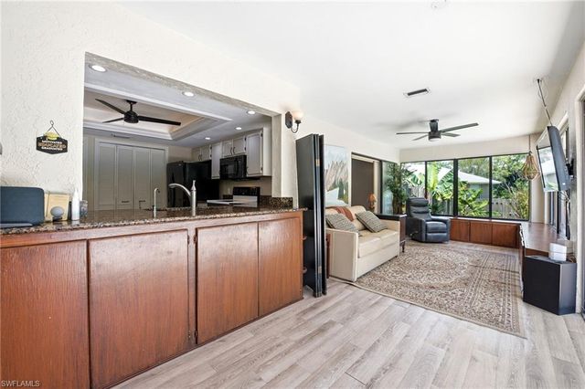 221 Channing CT, Naples, FL 34110