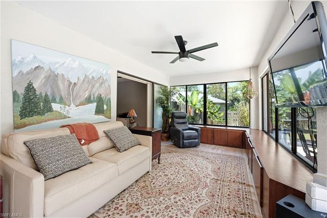 221 Channing CT, Naples, FL 34110