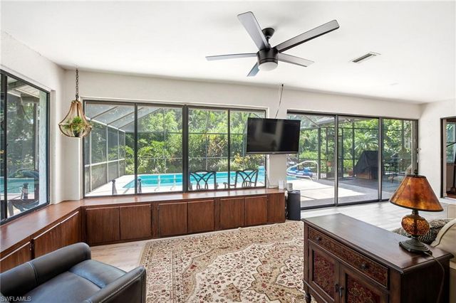 221 Channing CT, Naples, FL 34110