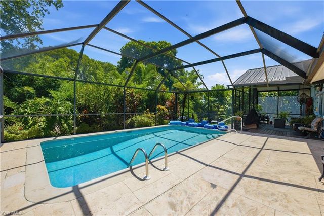 221 Channing CT, Naples, FL 34110