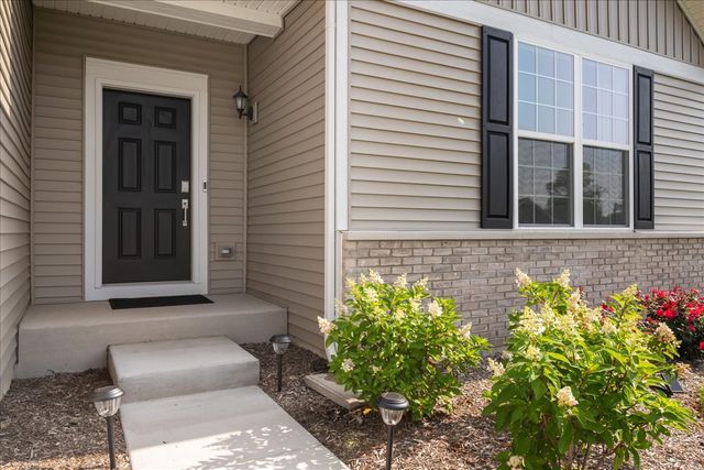 422 Cottrell Lane, Aurora, IL 60506