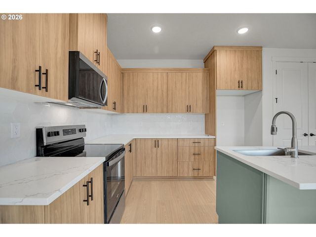 16113 Barlow Trail Ln, Oregon City, OR 97045