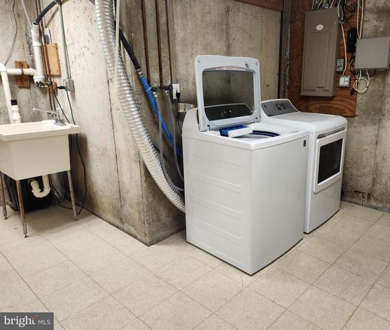 449 OAKMONT CT, Harleysville, PA 19438