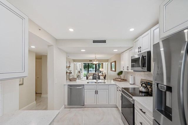 2101 Marina Isle Way 203, Jupiter, FL 33477