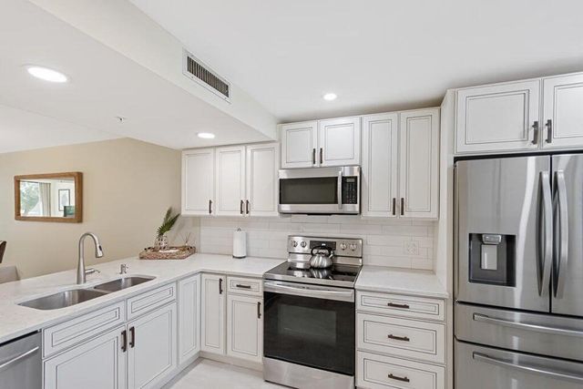 2101 Marina Isle Way 203, Jupiter, FL 33477