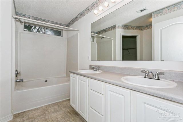5594 Fawn Ridge Dr, Gulf Breeze, FL 32563