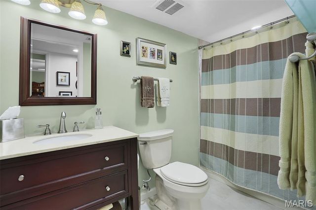 514 Coeur De Royale Drive 205, Creve Coeur, MO 63141