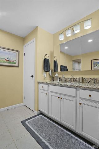 514 Coeur De Royale Drive 205, Creve Coeur, MO 63141