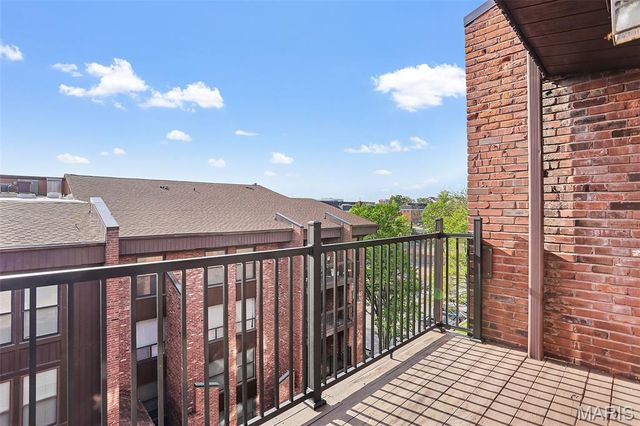 514 Coeur De Royale Drive 205, Creve Coeur, MO 63141