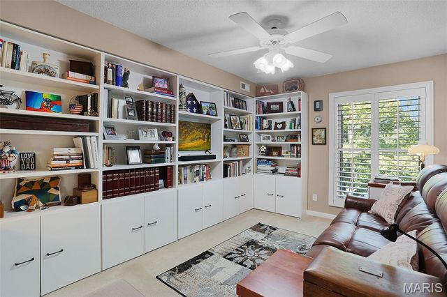 514 Coeur De Royale Drive 205, Creve Coeur, MO 63141