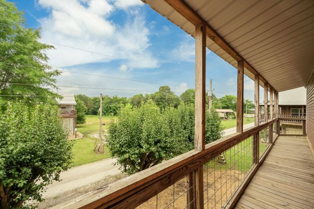 91 Creekside View Ln, Decaturville, TN 38329