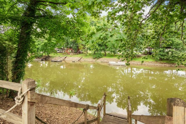 91 Creekside View Ln, Decaturville, TN 38329