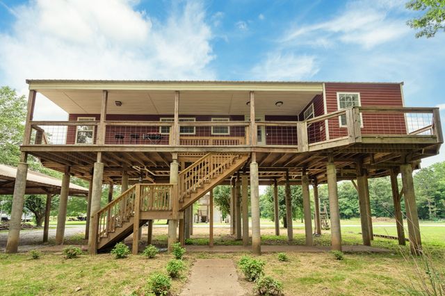 91 Creekside View Ln, Decaturville, TN 38329