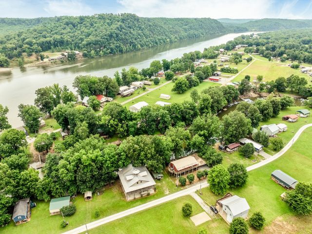 91 Creekside View Ln, Decaturville, TN 38329