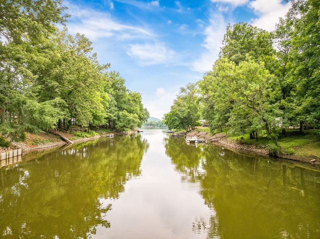 91 Creekside View Ln, Decaturville, TN 38329