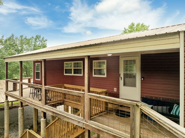 91 Creekside View Ln, Decaturville, TN 38329