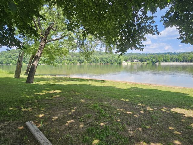 91 Creekside View Ln, Decaturville, TN 38329