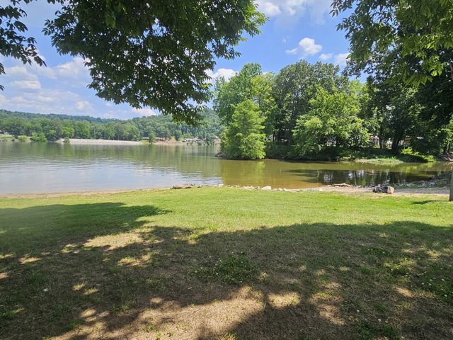 91 Creekside View Ln, Decaturville, TN 38329