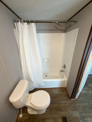 28405 Mcarthur Dr, Livingston, LA 70754