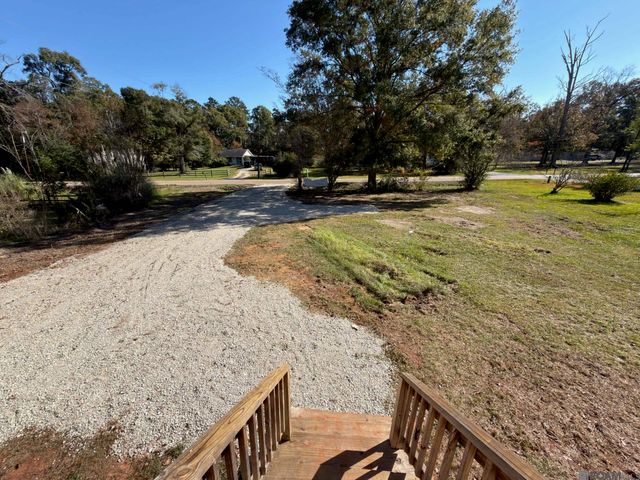 28405 Mcarthur Dr, Livingston, LA 70754