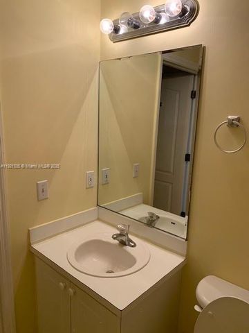 1300 NE 109th St 202, Miami, FL 33161