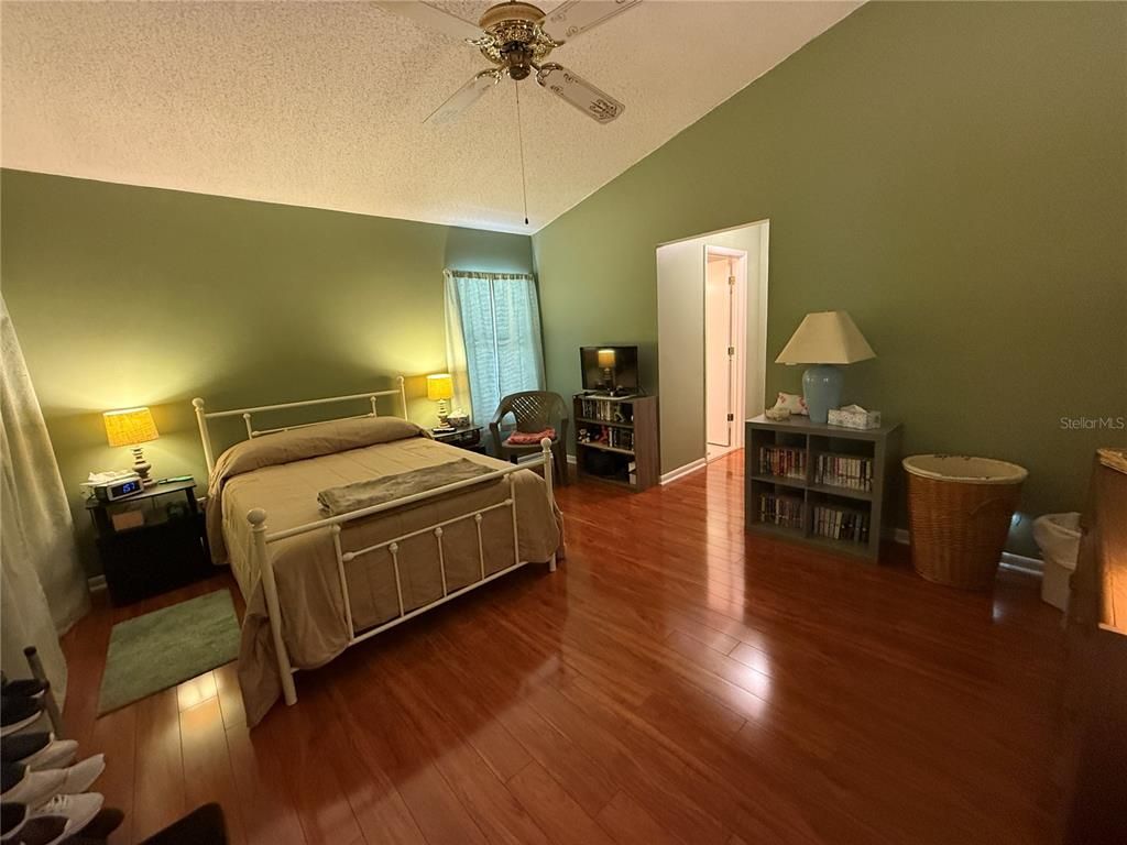 Image 9 of property listing at 11728 ASPENWOOD DRIVE, New Port Richey, FL 34654
