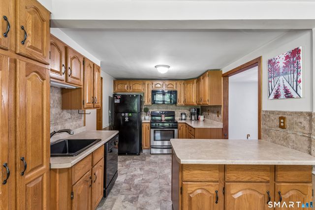 34 Lake Avenue, Trumbull, CT 06611
