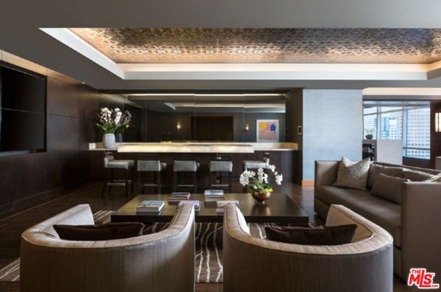 900 W Olympic Boulevard 39E, Los Angeles, CA 90015