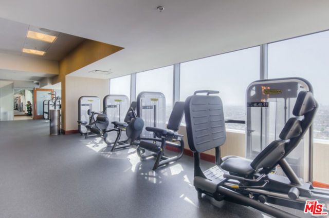 900 W Olympic Boulevard 39E, Los Angeles, CA 90015