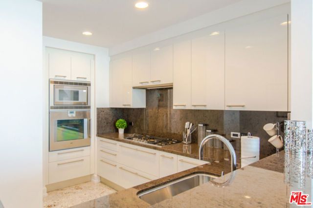 900 W Olympic Boulevard 39E, Los Angeles, CA 90015