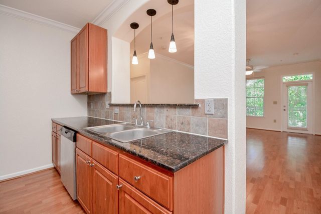 1711 Old Spanish Trail 117, Houston, TX 77054