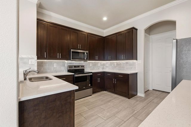 808 E 6th Street, Bonham, TX 75418