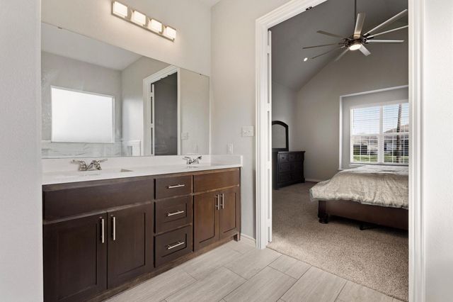 808 E 6th Street, Bonham, TX 75418