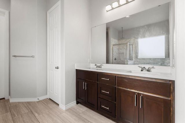 808 E 6th Street, Bonham, TX 75418