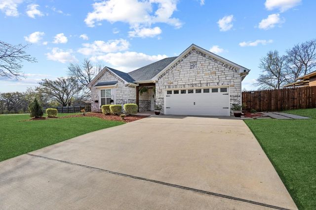 808 E 6th Street, Bonham, TX 75418