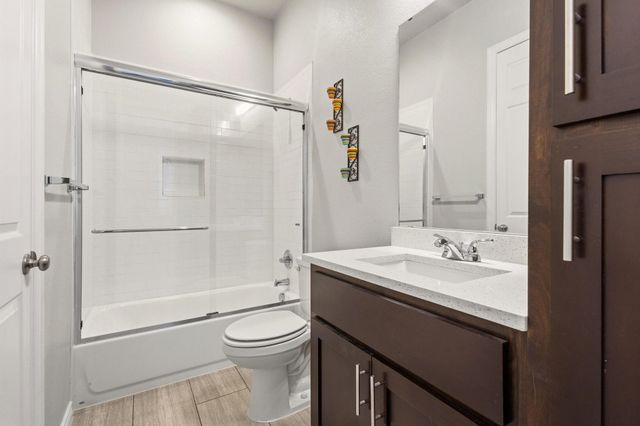 808 E 6th Street, Bonham, TX 75418